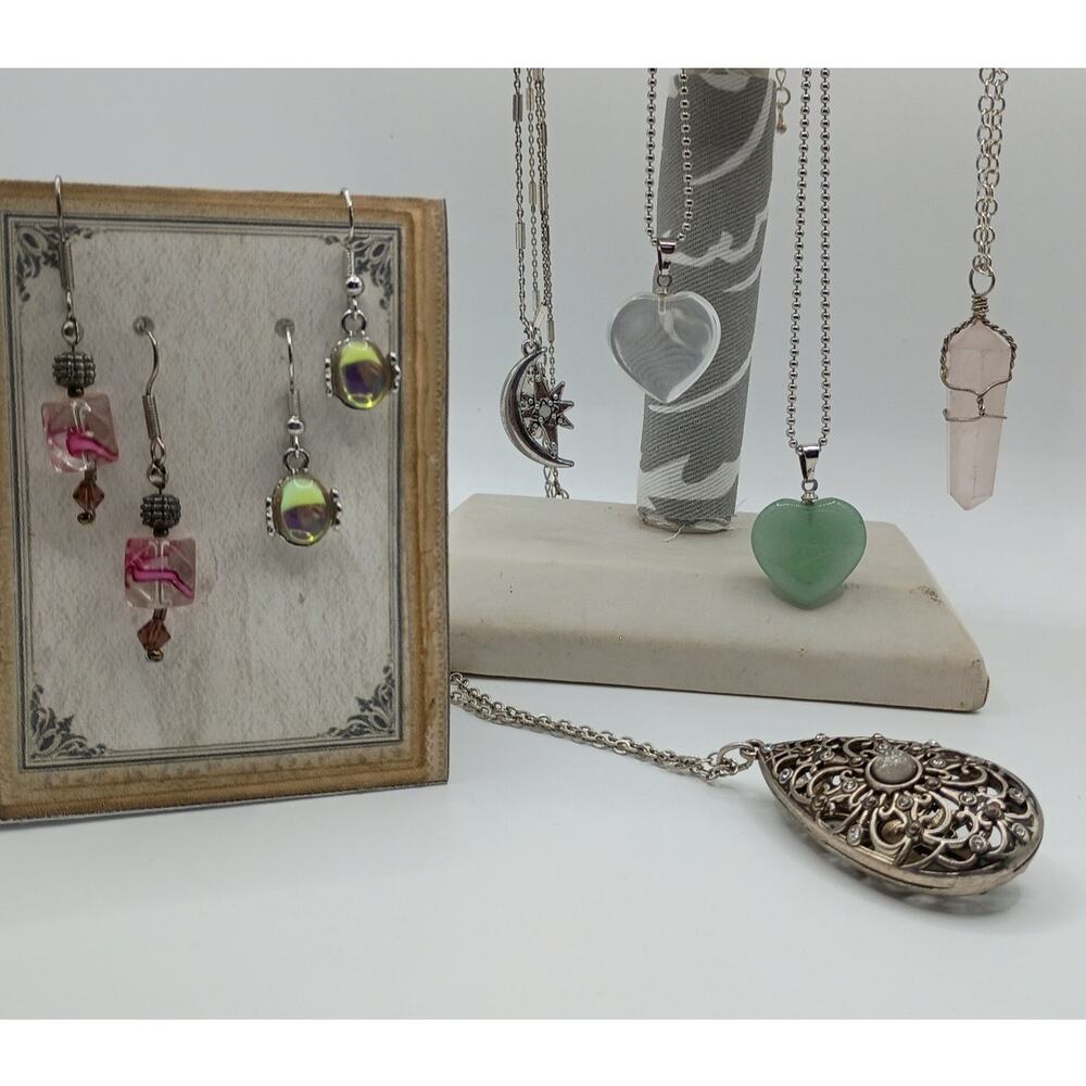 Boho & Artisan Jewelry Bundle – 5 Necklaces & 2 Pairs of Earrings